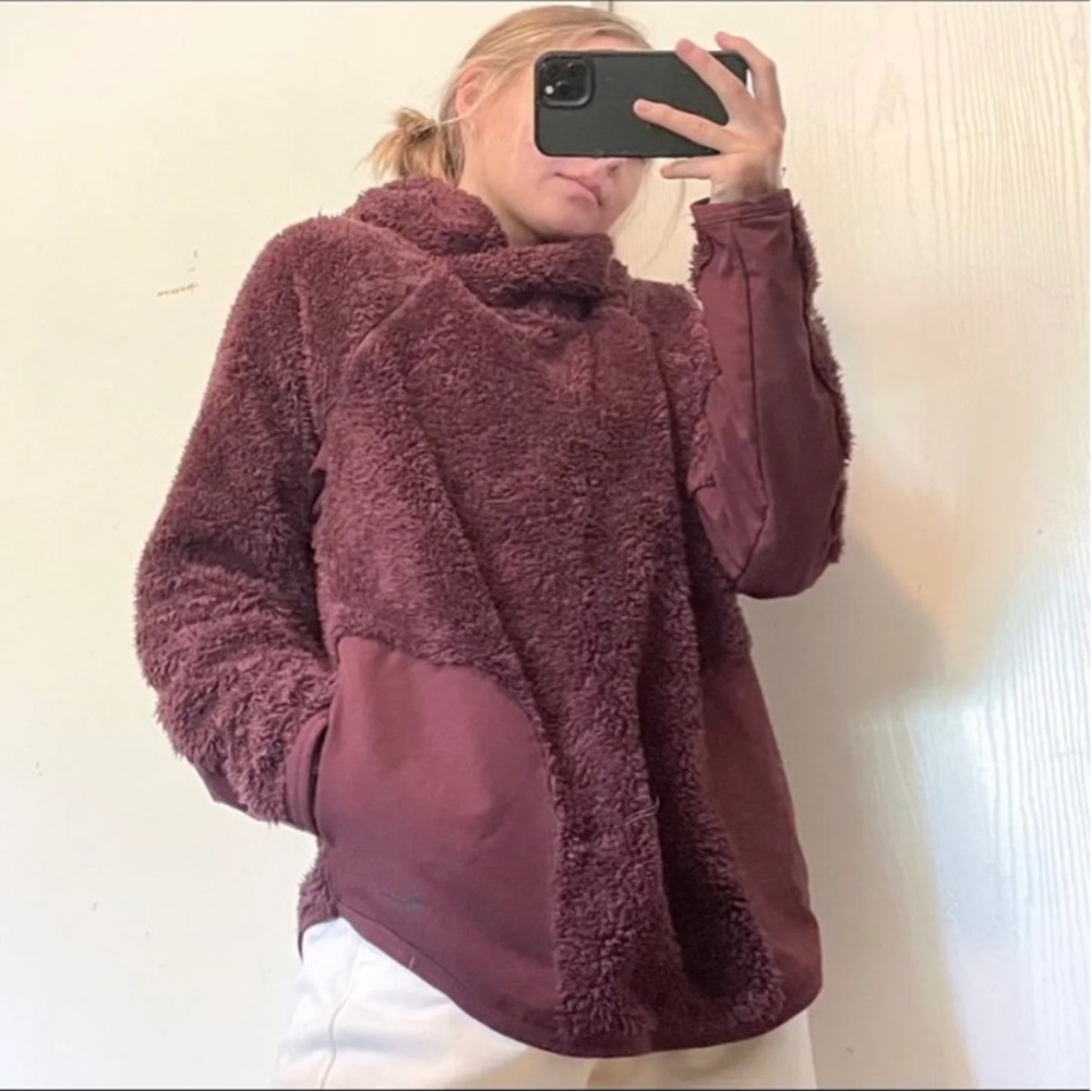 NIKE SHERPA HOODIE